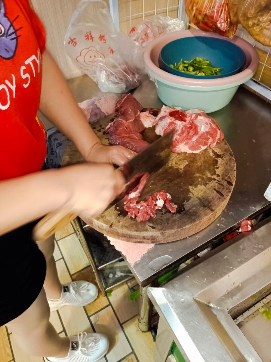【攸县烧汤粉】，双银大厦23楼2303号。
