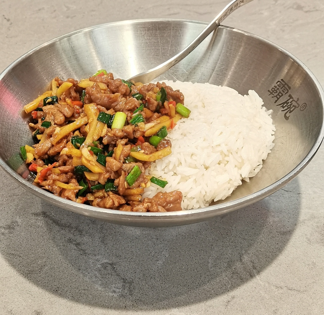 【霸碗|王府井富1楼】盖码饭 嫩姜鸭丝盖码饭