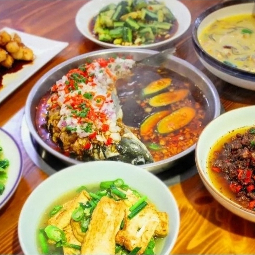 【攸县湘菜馆（分诀亭）】让人食之不忘的地道湘味~​门市价90元的2~3人餐：攸县杀猪肉+攸县香干炒肉+羊血汤+米饭；89元即享​门市价214元的5~6餐：平锅飘香跳水鱼+攸县粉皮煮鸡