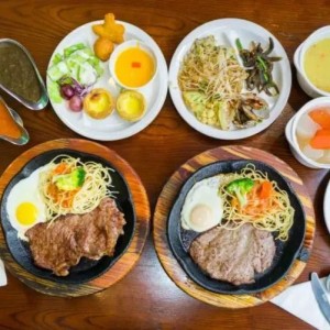 【皇品世家牛排】￥84.9抢原价￥117元双人牛排套餐+自助！澳式西冷牛排+原味经典牛排！还有数十款美食尽情嗨吃！
