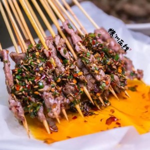【真·烈火牛肉(沿江路尚格小学旁)】味蕾轰炸！￥59.8=2~3人撸串套餐！新鲜现烤，吃到爽！