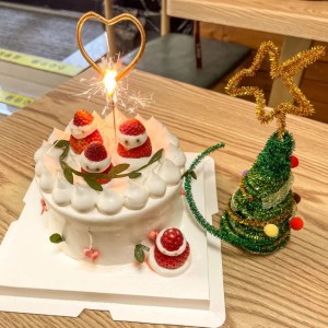 【熊爸爸蛋糕(尚格名城店)】让甜蜜相伴，不负好时光~29.9元享门市价78元的熊爸爸手工​草莓雪人蛋糕一个~
